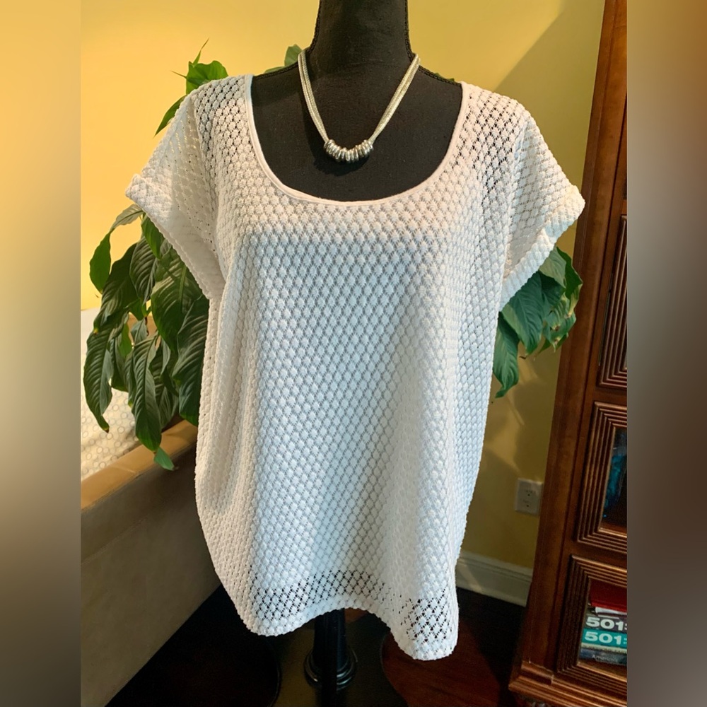 Liz Claiborne white textured top w/cami - Large